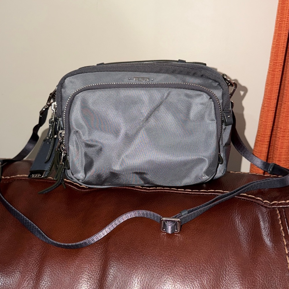 ‼️Tumi Voyageur Troy Gray Nylon Crossbody Bag